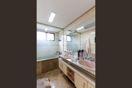 Apartamento à venda com 176m², 3 quartos e sem vaga Apartamento à venda com 176m², 3 quartos e sem vagaBanheiro da suíte 1