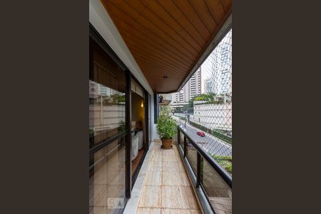 Apartamento à venda com 176m², 3 quartos e sem vaga Apartamento à venda com 176m², 3 quartos e sem vagaVaranda da sala