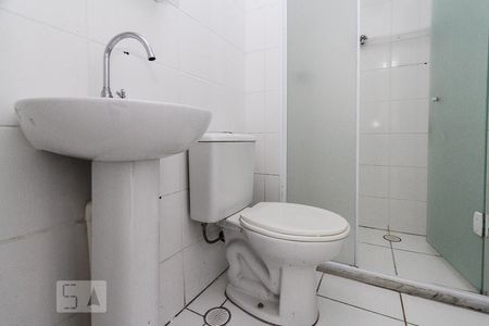 Banheiro de kitnet/studio para alugar com 1 quarto, 50m² em Quinta da Paineira, São Paulo