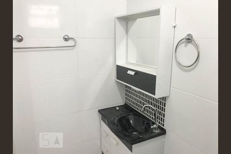 Banheiro de casa para alugar com 1 quarto, 30m² em Vila Gomes Cardim, São Paulo