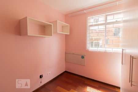 Quarto 1 de apartamento para alugar com 3 quartos, 46m² em Uberaba, Curitiba