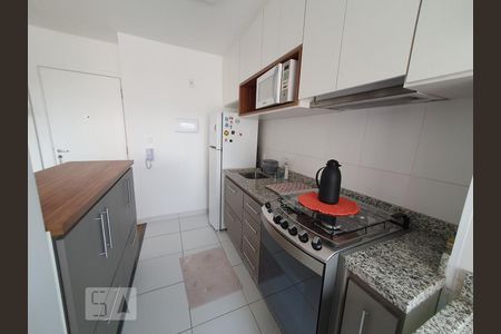 Cozinha de apartamento para alugar com 1 quarto, 32m² em Água Branca, São Paulo