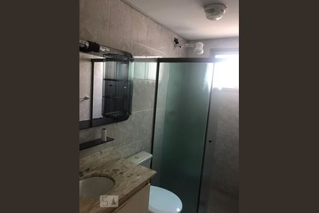 Banheiro de apartamento para alugar com 2 quartos, 68m² em Jardim Maria Rosa, Taboão da Serra