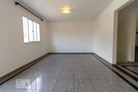 Sala de casa de condomínio para alugar com 3 quartos, 232m² em Vila São Silvestre, São Paulo