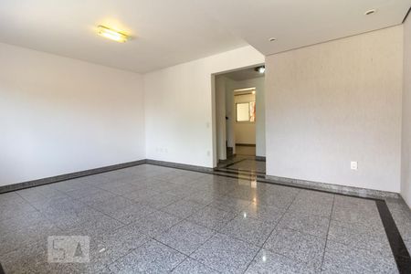 Sala de casa de condomínio para alugar com 3 quartos, 232m² em Vila São Silvestre, São Paulo