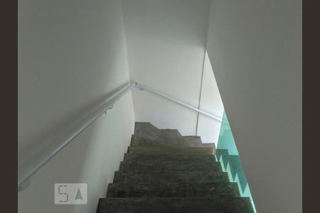 Escada de casa à venda com 2 quartos, 98m² em Chácara Califórnia, São Paulo