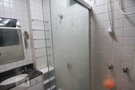 Banheiro de apartamento à venda com 1 quarto, 30m² em Laranjeiras, Rio de Janeiro
