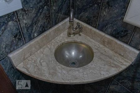 Lavabo de casa à venda com 3 quartos, 240m² em Cambuci, São Paulo