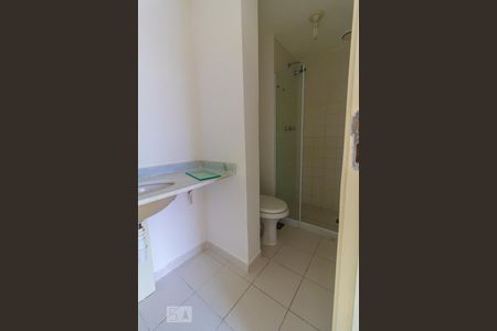 Banheiro de apartamento à venda com 2 quartos, 60m² em Del Castilho, Rio de Janeiro
