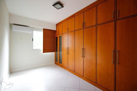 Quarto de apartamento para alugar com 3 quartos, 95m² em Recreio dos Bandeirantes, Rio de Janeiro