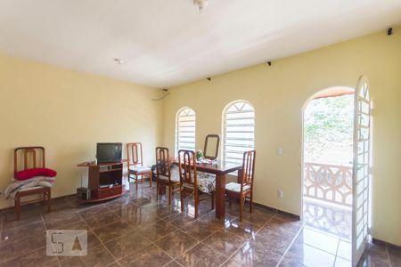 Casa à venda com 125m², 2 quartos e 2 vagasSala