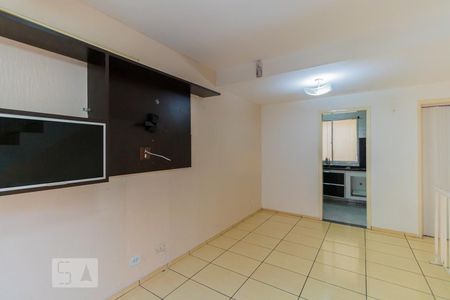 Sala de casa de condomínio para alugar com 2 quartos, 86m² em Vila Talarico, São Paulo
