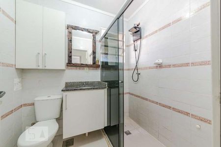 Banheiro de apartamento para alugar com 2 quartos, 56m² em Humaitá, Porto Alegre