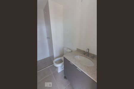 Banheiro de kitnet/studio para alugar com 1 quarto, 28m² em Vila Romana, São Paulo