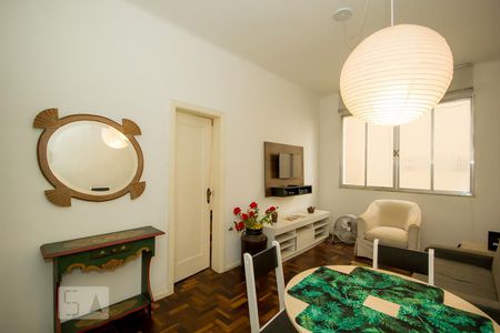 Sala de apartamento para alugar com 1 quarto, 45m² em Copacabana, Rio de Janeiro