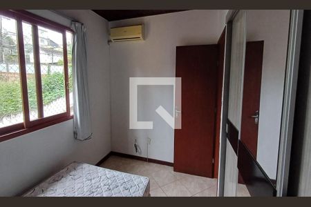 Quarto 1 de casa para alugar com 4 quartos, 120m² em Barreiros, São José