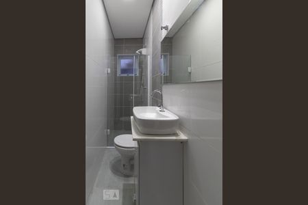 Banheiro de kitnet/studio para alugar com 1 quarto, 20m² em Vila Gomes, São Paulo