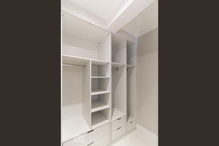 Closet de apartamento à venda com 1 quarto, 54m² em Vila Nova Conceição, São Paulo