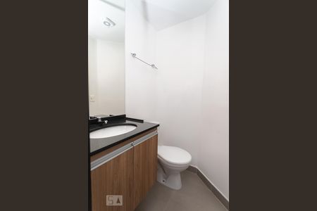 Banheiro de kitnet/studio para alugar com 1 quarto, 29m² em Bom Retiro, São Paulo