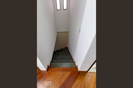 Escada de casa à venda com 4 quartos, 250m² em Jardim Las Vegas, Guarulhos