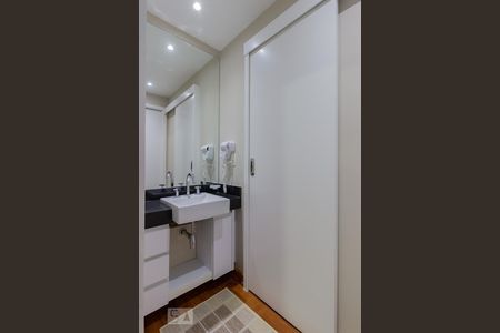 Banheiro de apartamento para alugar com 1 quarto, 40m² em Brooklin Paulista, São Paulo