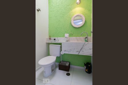 Lavabo de casa de condomínio para alugar com 4 quartos, 558m² em Alphaville, Santana de Parnaíba