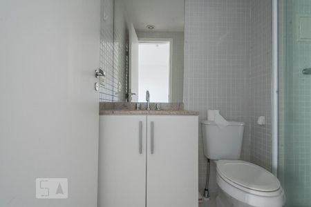 Banheiro de kitnet/studio para alugar com 1 quarto, 32m² em Cidade Monções, São Paulo