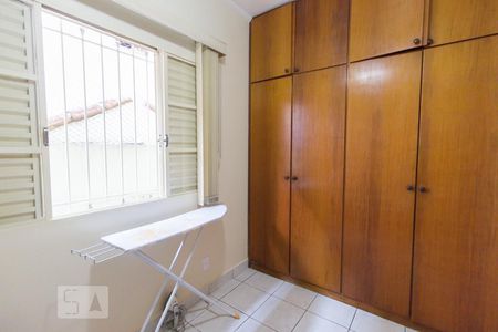 Quarto 1 de casa para alugar com 2 quartos, 200m² em Parque São Domingos, São Paulo