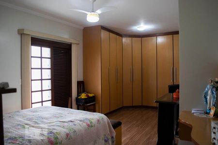 Casa à venda com 340m², 5 quartos e 6 vagas Casa à venda com 340m², 5 quartos e 6 vagasQUARTO 2 SUITE