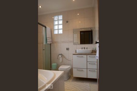 Casa à venda com 340m², 5 quartos e 6 vagas Casa à venda com 340m², 5 quartos e 6 vagasBANHEIRO QUARTO 2