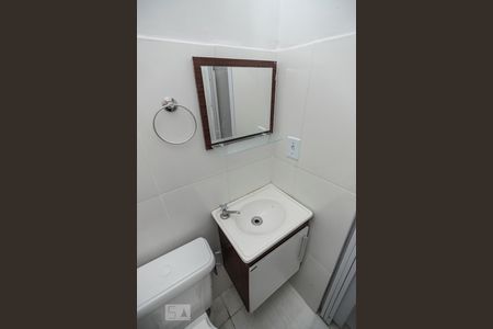 Banheiro de kitnet/studio para alugar com 1 quarto, 30m² em Higienópolis, Rio de Janeiro