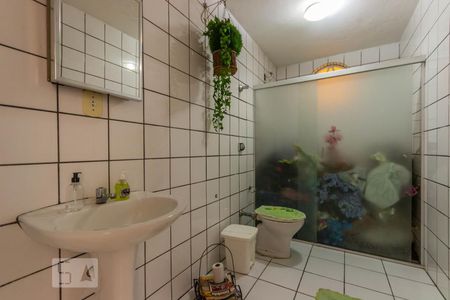 Banheiro Social 2 de casa à venda com 5 quartos, 226m² em Planalto, Belo Horizonte