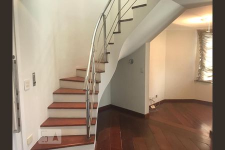 Escada de apartamento à venda com 4 quartos, 451m² em Vila Suzana, São Paulo