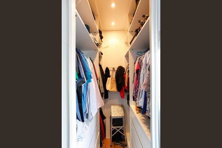 Closet da Suíte 1 de apartamento para alugar com 2 quartos, 78m² em Bosque da Saúde, São Paulo