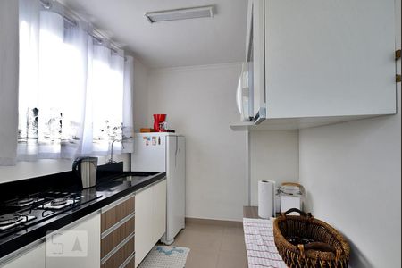 Cozinha de apartamento para alugar com 2 quartos, 46m² em Vila Romana, São Paulo