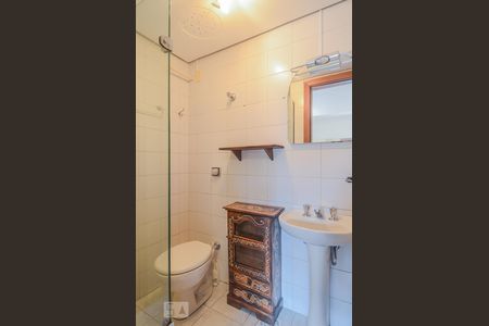 Banheiro de apartamento para alugar com 1 quarto, 40m² em Petrópolis, Porto Alegre