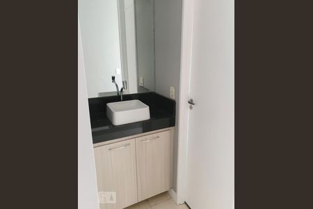 Banheiro de apartamento para alugar com 2 quartos, 50m² em Anil, Rio de Janeiro