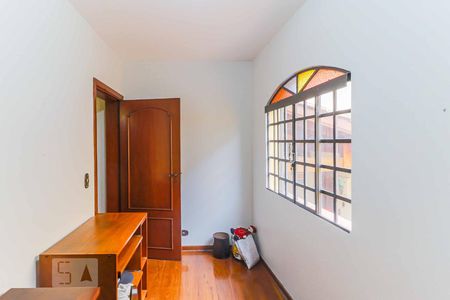 Escritório de casa de condomínio para alugar com 4 quartos, 245m² em Jardim Luanda, São Paulo