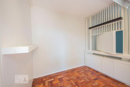 Quarto  de kitnet/studio para alugar com 1 quarto, 28m² em Passo da Areia, Porto Alegre