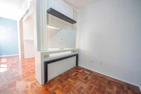 Sala  de kitnet/studio para alugar com 1 quarto, 28m² em Passo da Areia, Porto Alegre