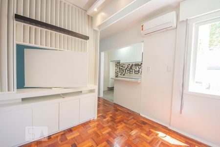 Quarto  de kitnet/studio para alugar com 1 quarto, 28m² em Passo da Areia, Porto Alegre