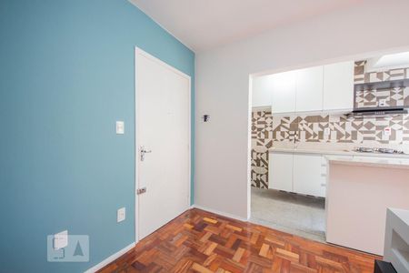 Sala  de kitnet/studio para alugar com 1 quarto, 28m² em Passo da Areia, Porto Alegre