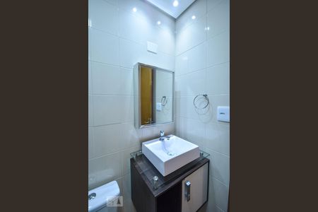 Banheiro de apartamento para alugar com 1 quarto, 45m² em Sumaré, São Paulo
