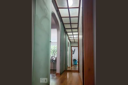 Corredor dos cômodos de apartamento para alugar com 2 quartos, 264m² em Ramos, Rio de Janeiro