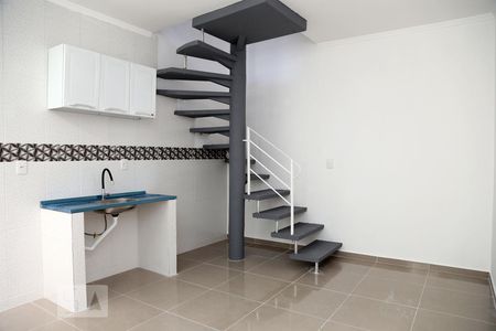 Sala/Cozinha de kitnet/studio para alugar com 1 quarto, 35m² em Parque Pinheiros, Taboão da Serra