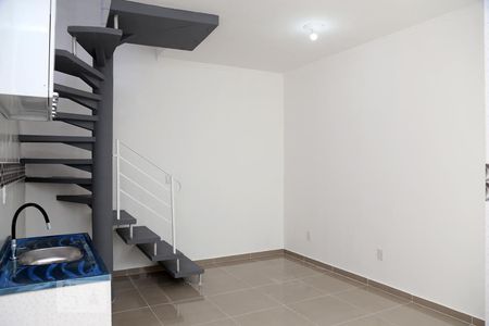 Sala/Cozinha de kitnet/studio para alugar com 1 quarto, 35m² em Parque Pinheiros, Taboão da Serra