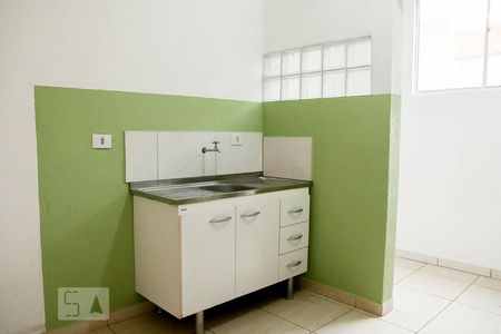 Cozinha de apartamento para alugar com 1 quarto, 32m² em Jardim Ubirajara (zona Sul), São Paulo