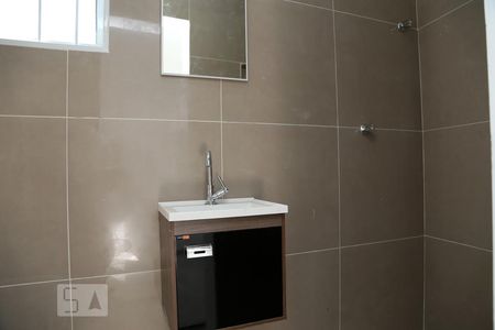 Banheiro de casa para alugar com 1 quarto, 35m² em Parque Pinheiros, Taboão da Serra