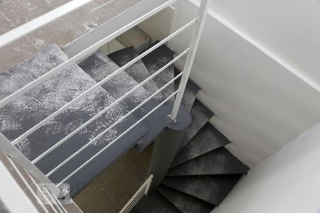 Escada de casa para alugar com 1 quarto, 35m² em Parque Pinheiros, Taboão da Serra