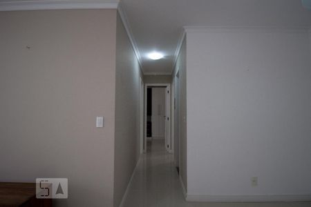 Corredor de apartamento para alugar com 3 quartos, 90m² em Recreio dos Bandeirantes, Rio de Janeiro